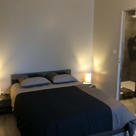 Studio Proche Gare Avec Kitchenette Et Wifi - Porte Rouge Thiviers Exterior photo