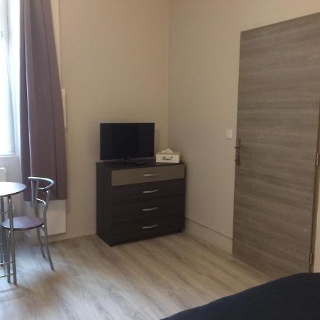 Studio Proche Gare Avec Kitchenette Et Wifi - Porte Rouge Thiviers Exterior photo